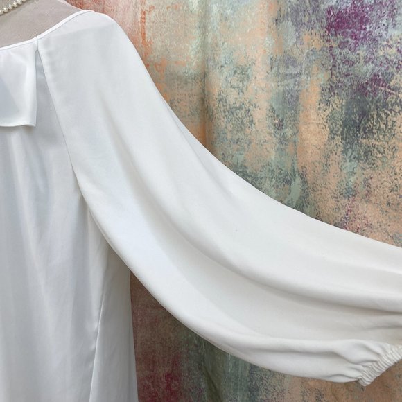 📌Sami & Jo  Timeless Light Transparent Ruffle Blouse - Picture 5 of 13